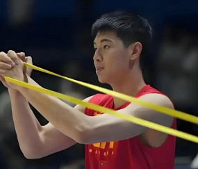 广东宏远迎荷甲关键赛，冲刺阶段外线爆发，话题不断，年轻球员得到机会的简单介绍-九游体育官网